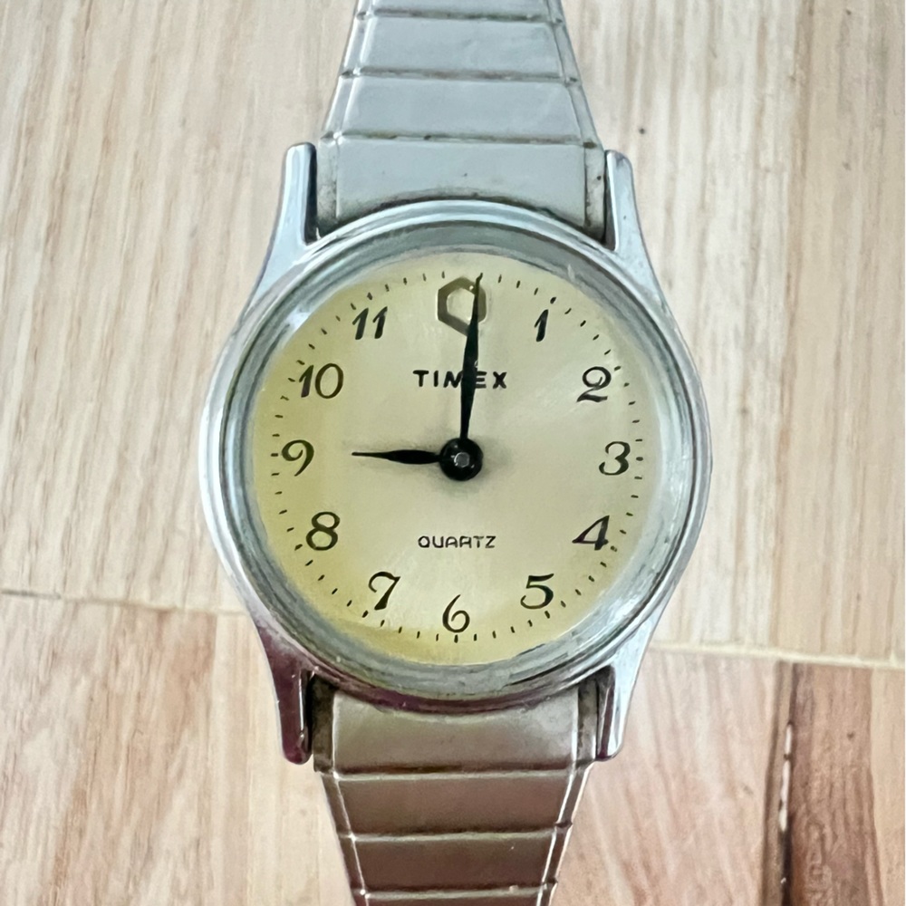 Vintage Timex ladies silver tone expansion bracelet dress watch NEW BATTERY